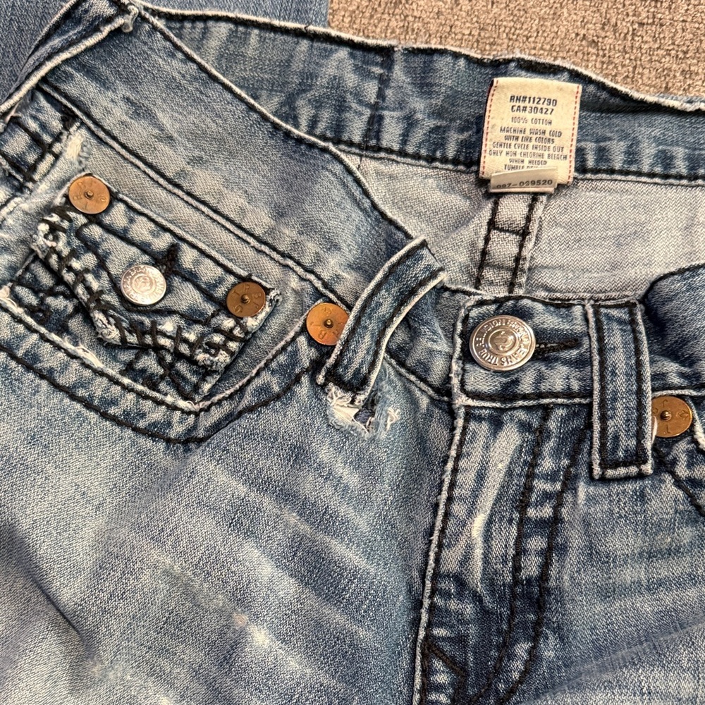 True Religion Light Blue Men’s distressed Jeans - Picture 4 of 4